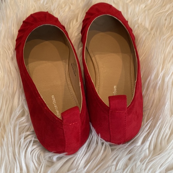 Journee Collection Tannya Ruched Red Ballet Flat Size 9 NWT - Picture 10 of 13